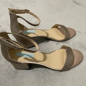 NWOT Betsey Johnson high heels